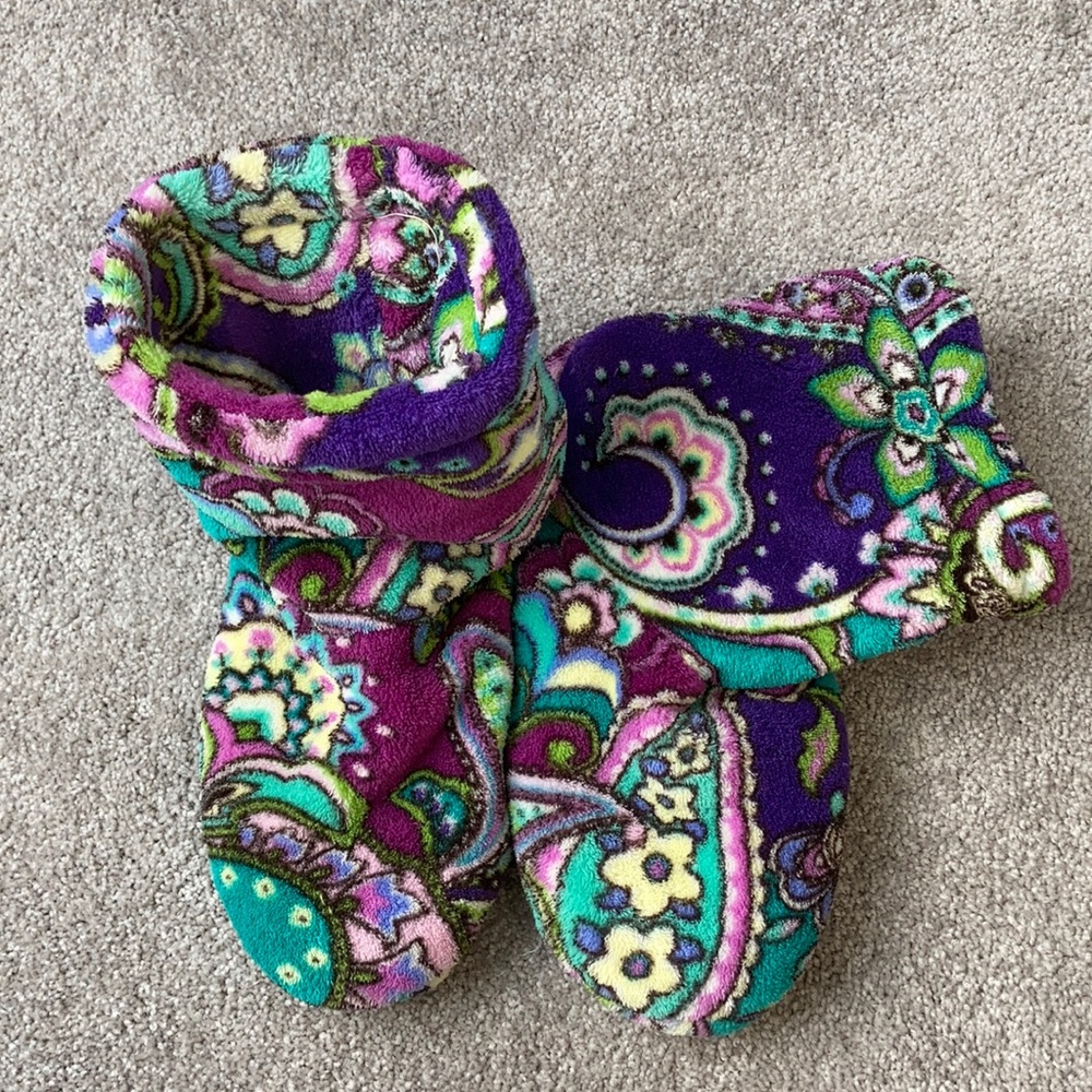 Vera Bradley fuzzy slippers size LG (9-10)